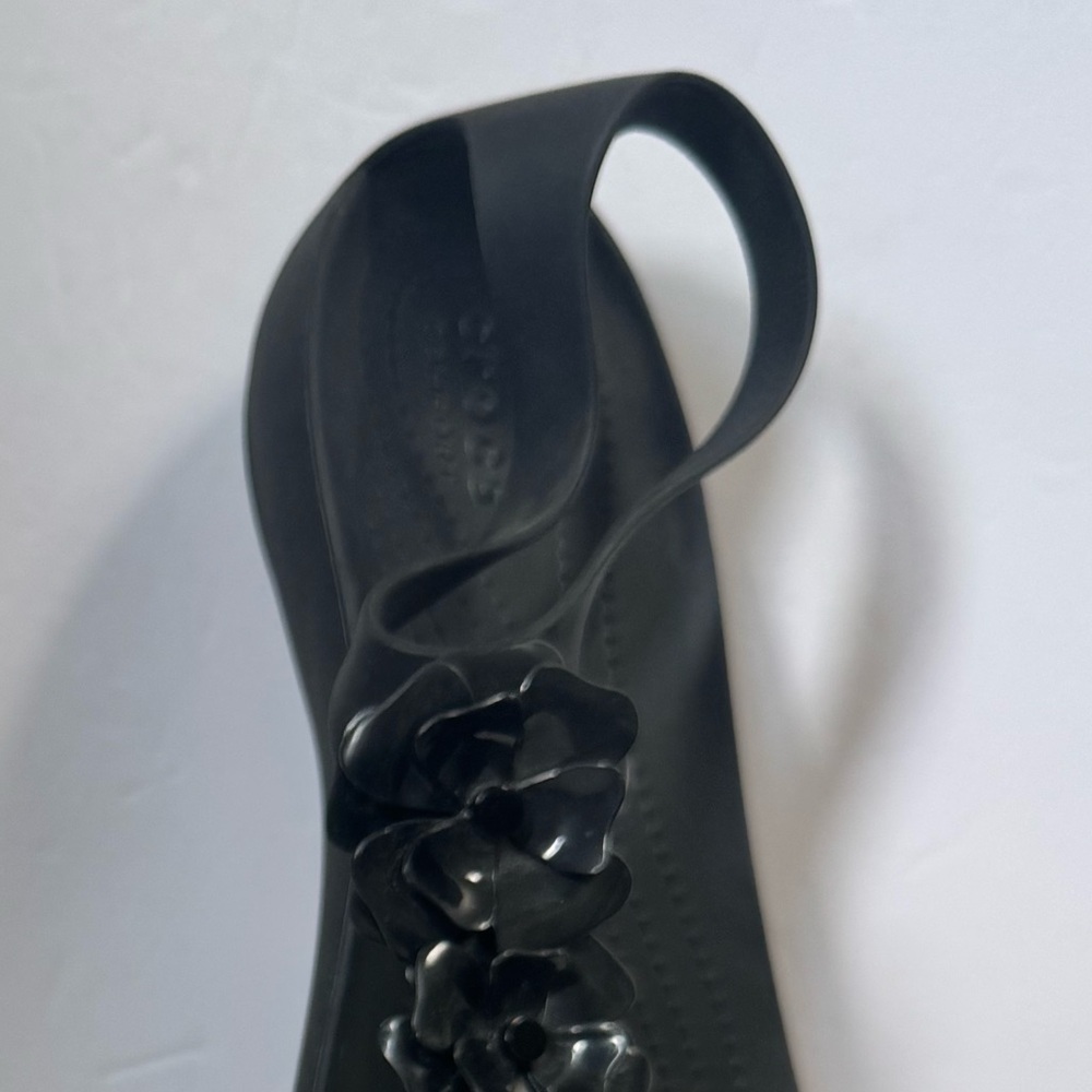 Crocs Serena Floral Embellished Flip Flop Sandals T Strap Flower Shoe Black 10 - Picture 4 of 13
